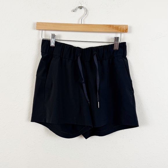 Lululemon Black On The Fly Shorts Size 4 - Picture 1 of 4